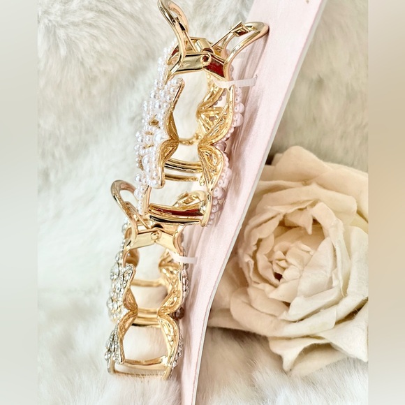 New with tag 2 GORGEOUS PEARL accented AND “DIAMOND” accented METAL HAIR CLIPS - Picture 2 of 5